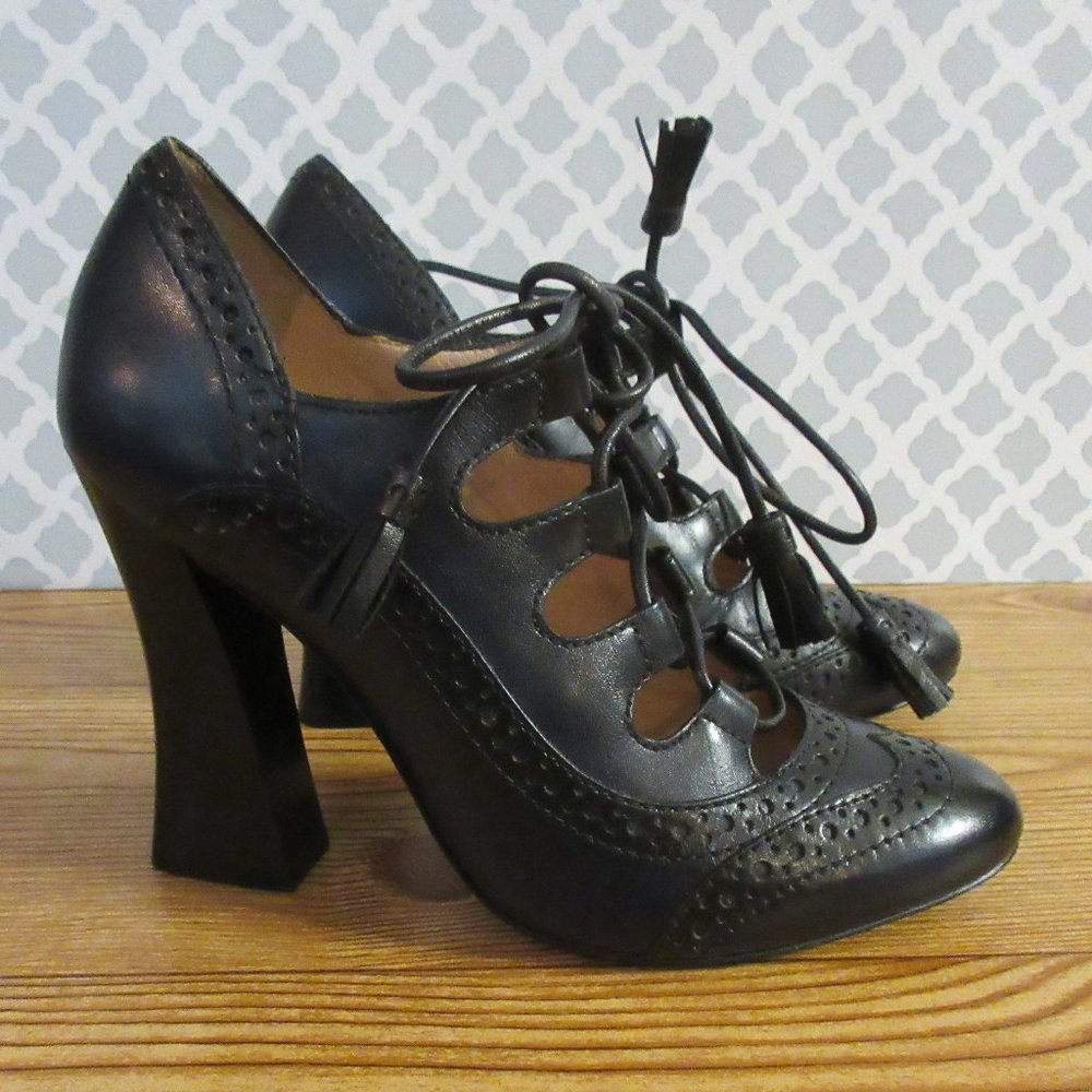 Tory Burch Astrid Lace up Vintage Inspired 5.5 M
